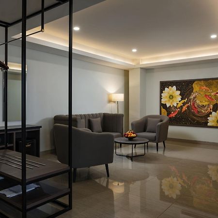 Hotel Santika Blitar Exteriör bild
