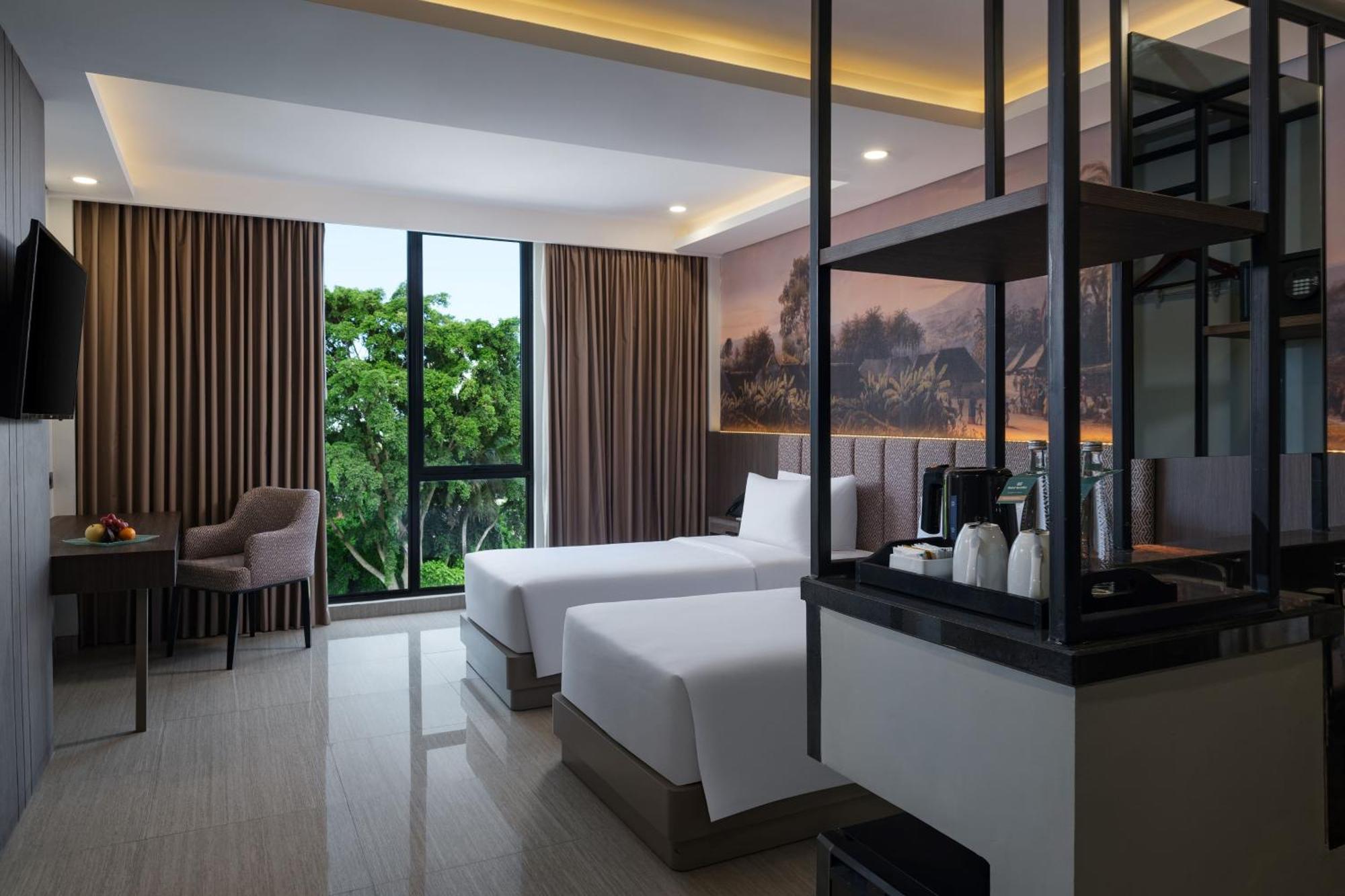 Hotel Santika Blitar Exteriör bild