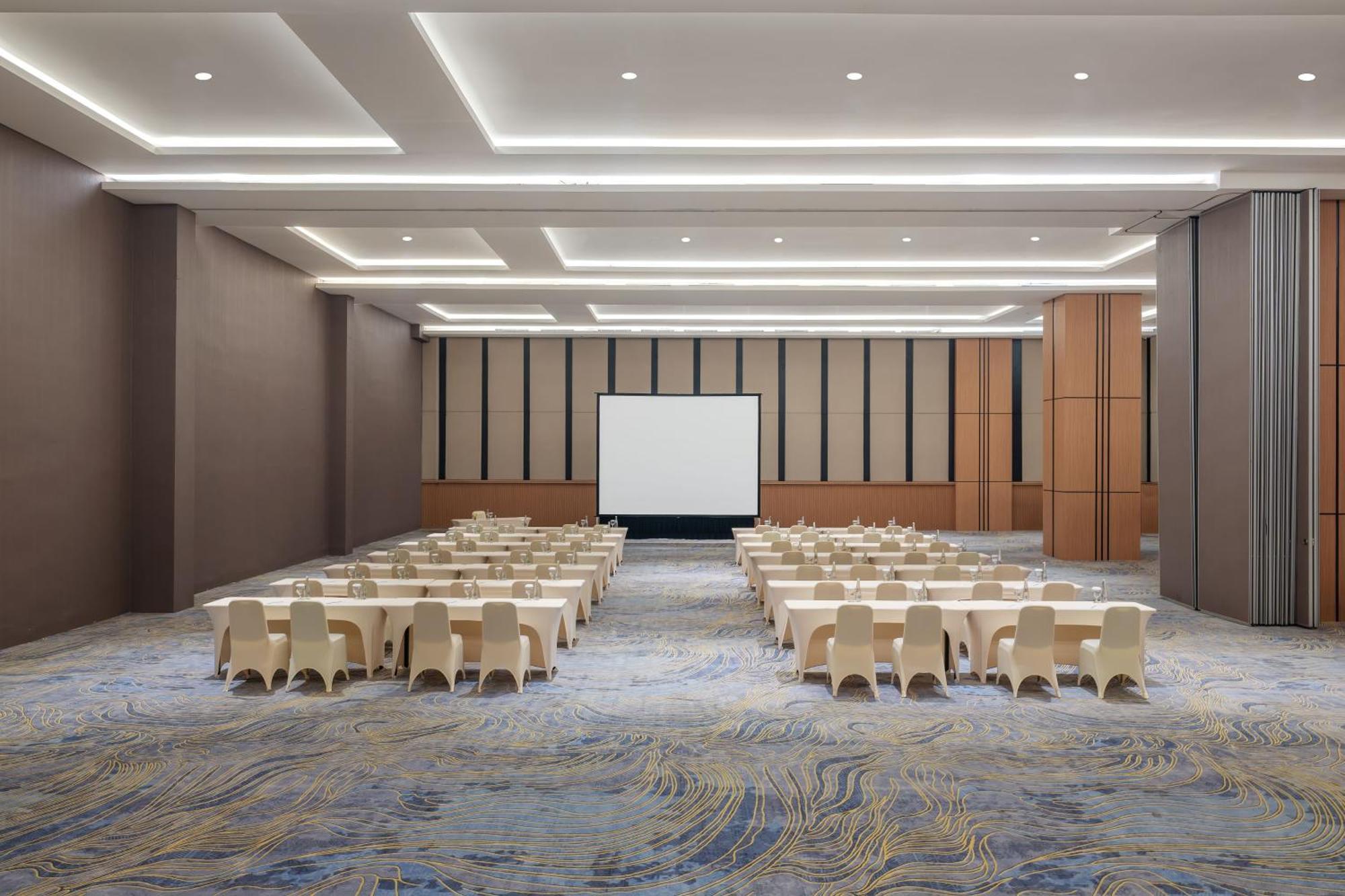 Hotel Santika Blitar Exteriör bild