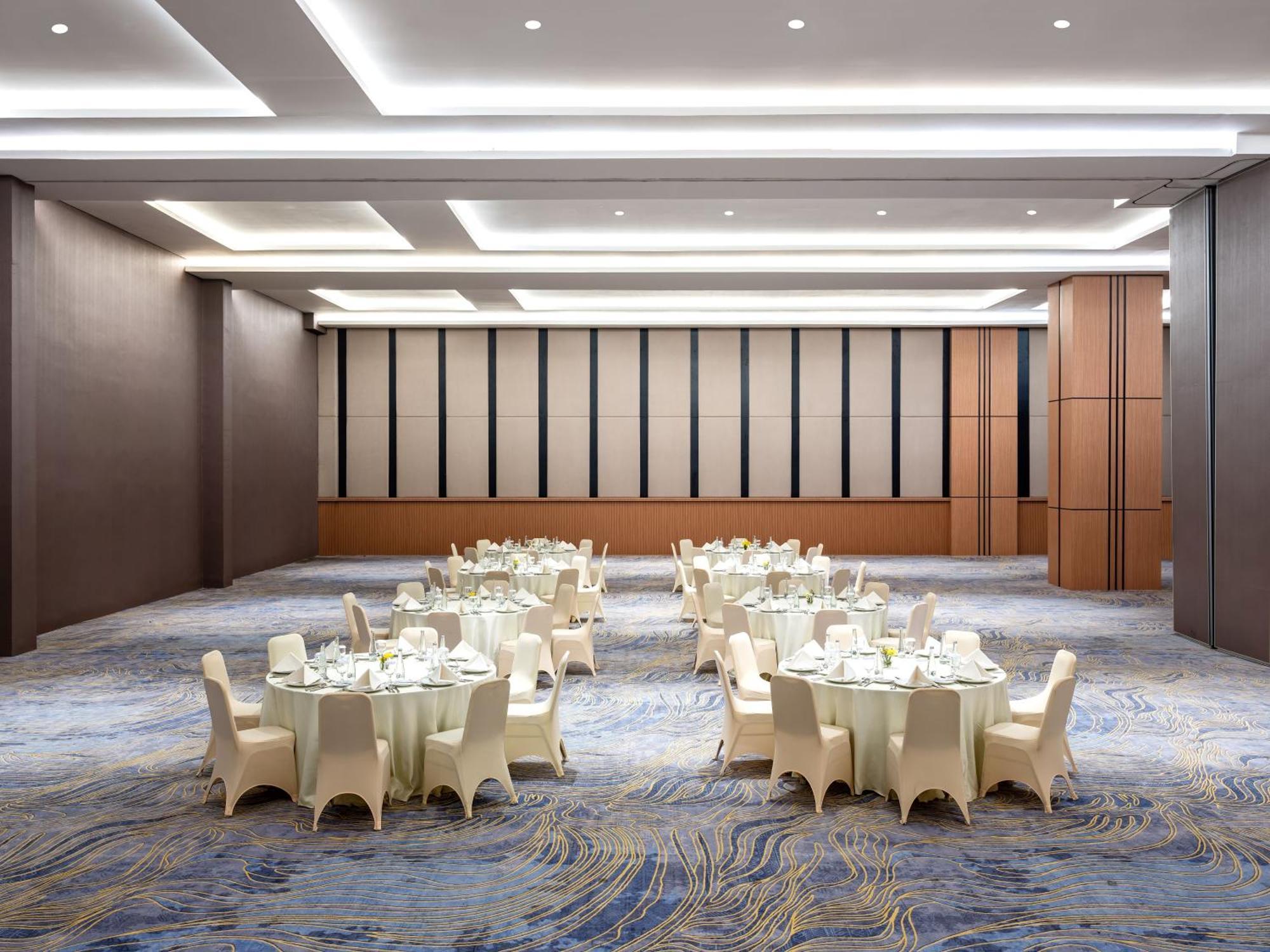 Hotel Santika Blitar Exteriör bild