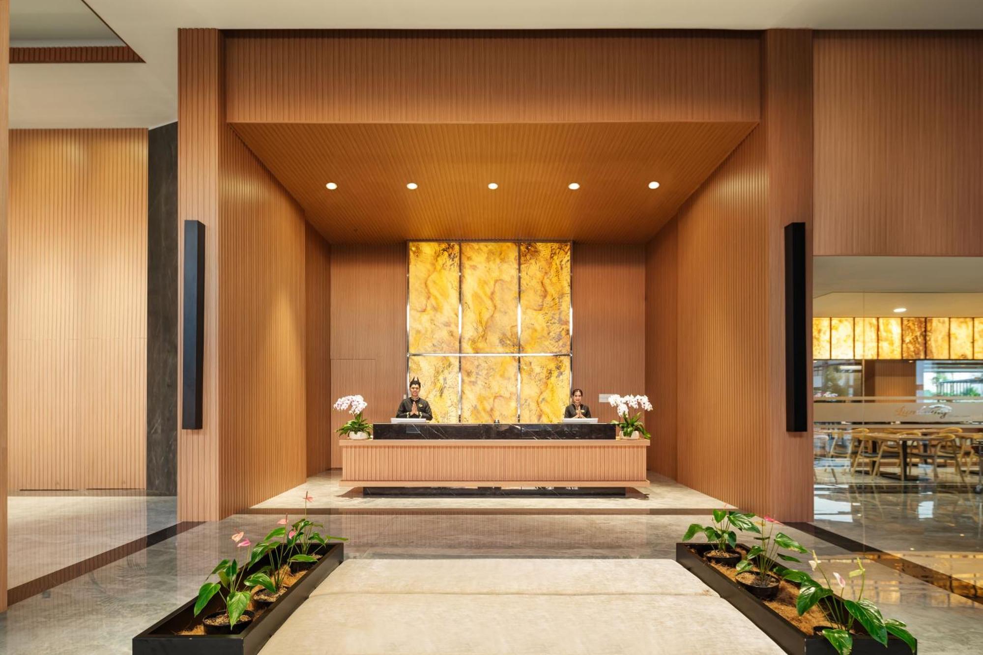Hotel Santika Blitar Exteriör bild