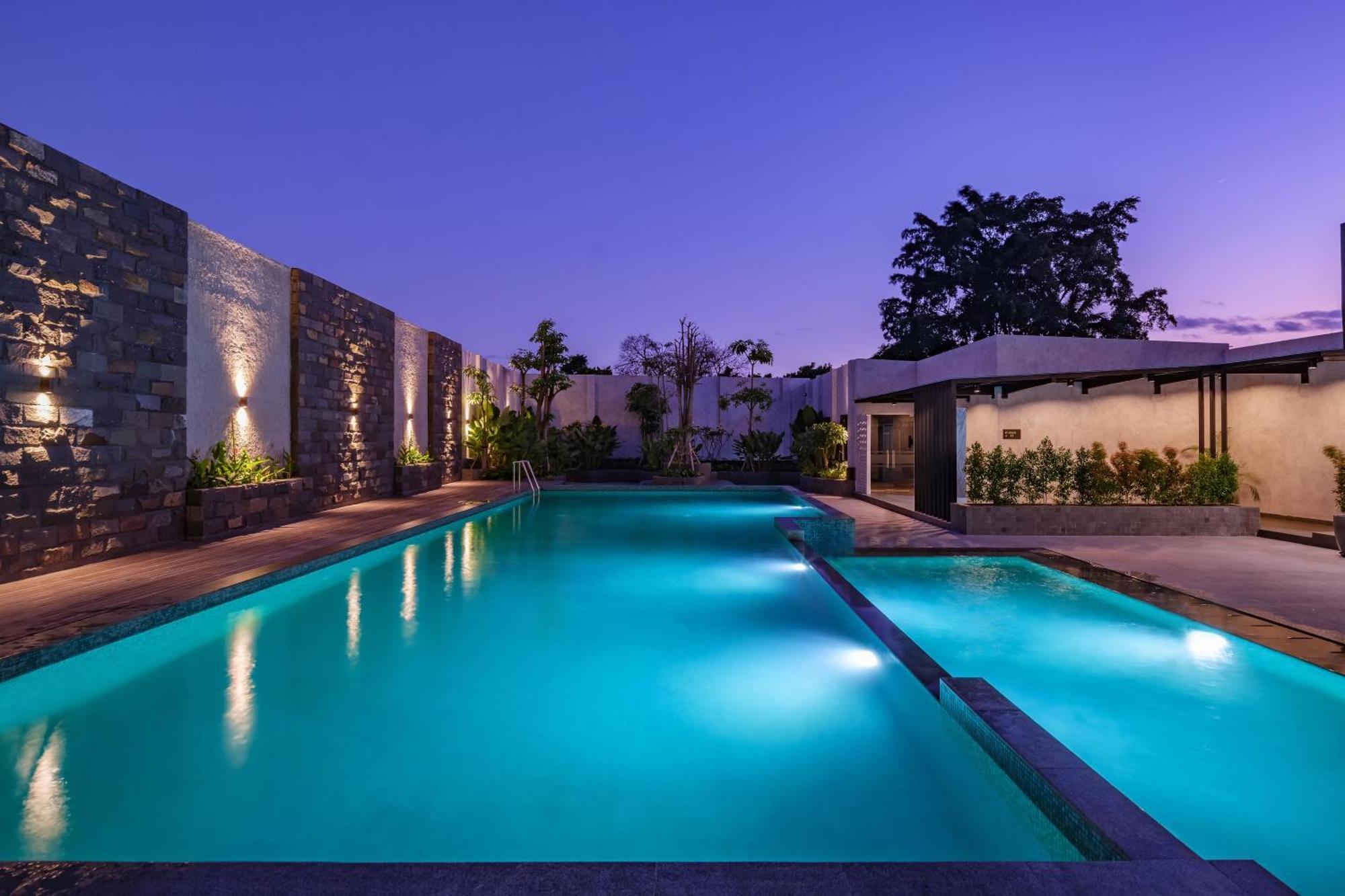 Hotel Santika Blitar Exteriör bild