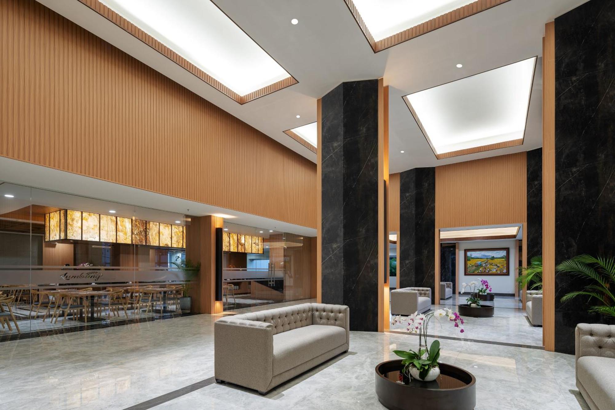 Hotel Santika Blitar Exteriör bild