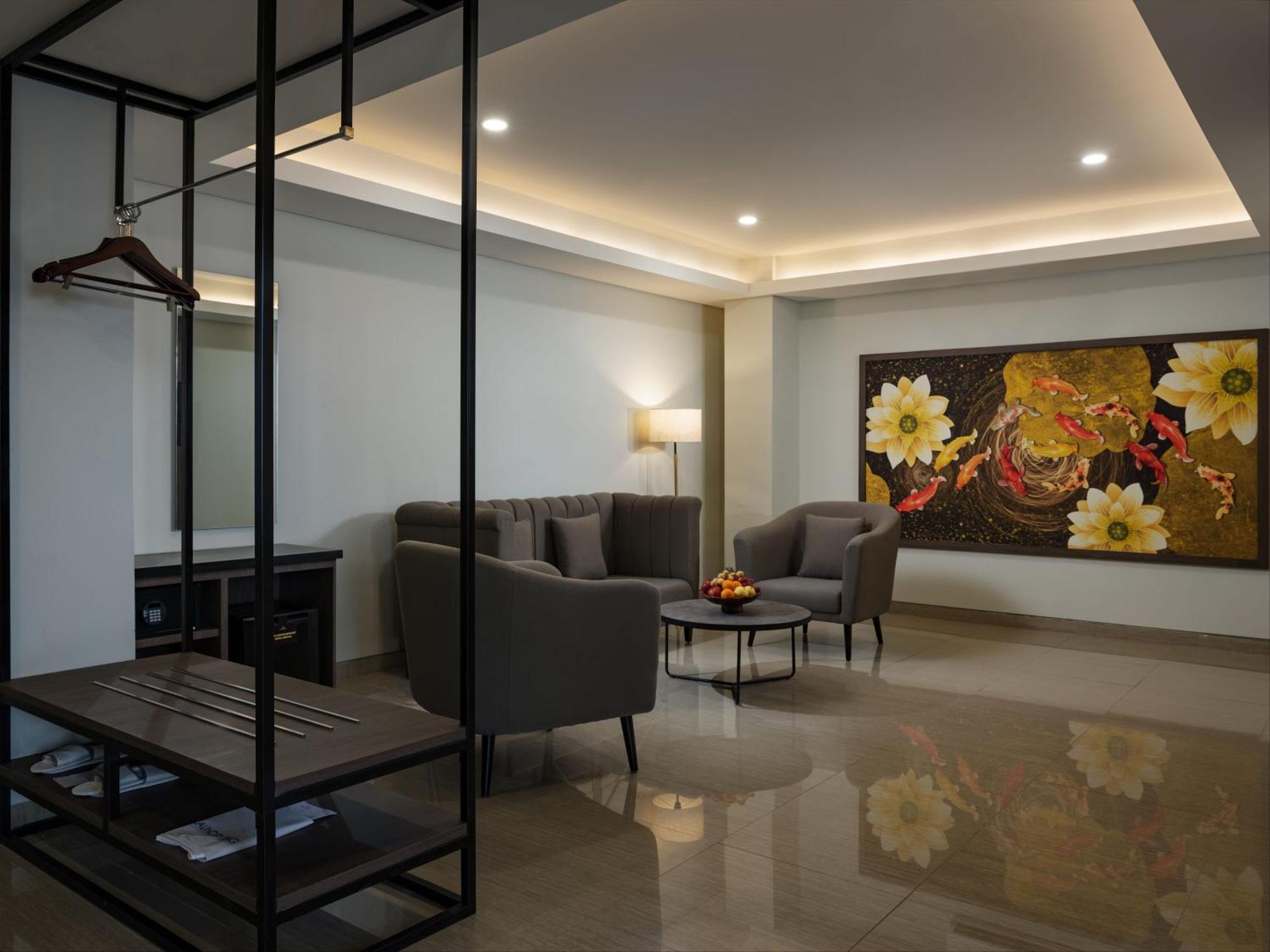 Hotel Santika Blitar Exteriör bild