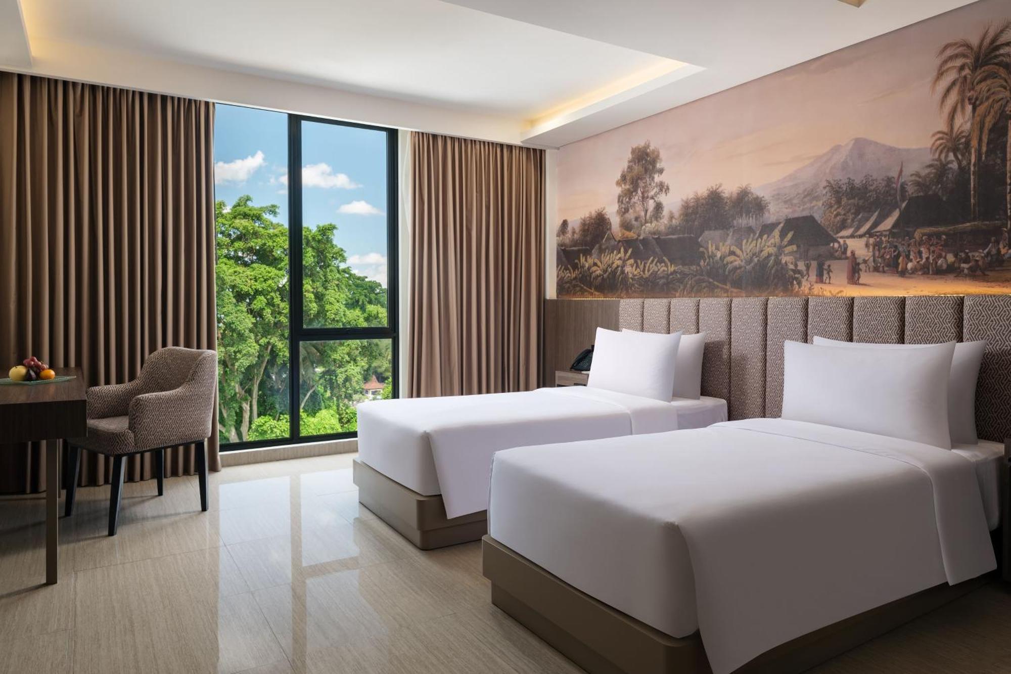 Hotel Santika Blitar Exteriör bild