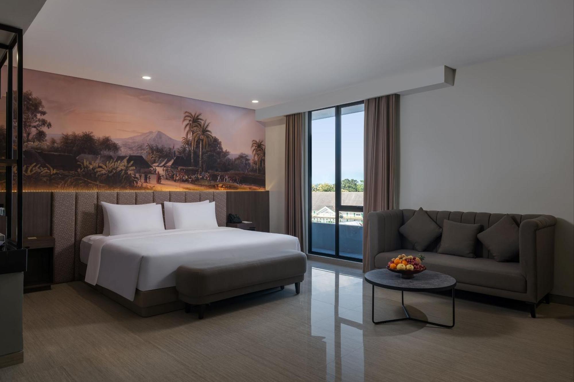 Hotel Santika Blitar Exteriör bild