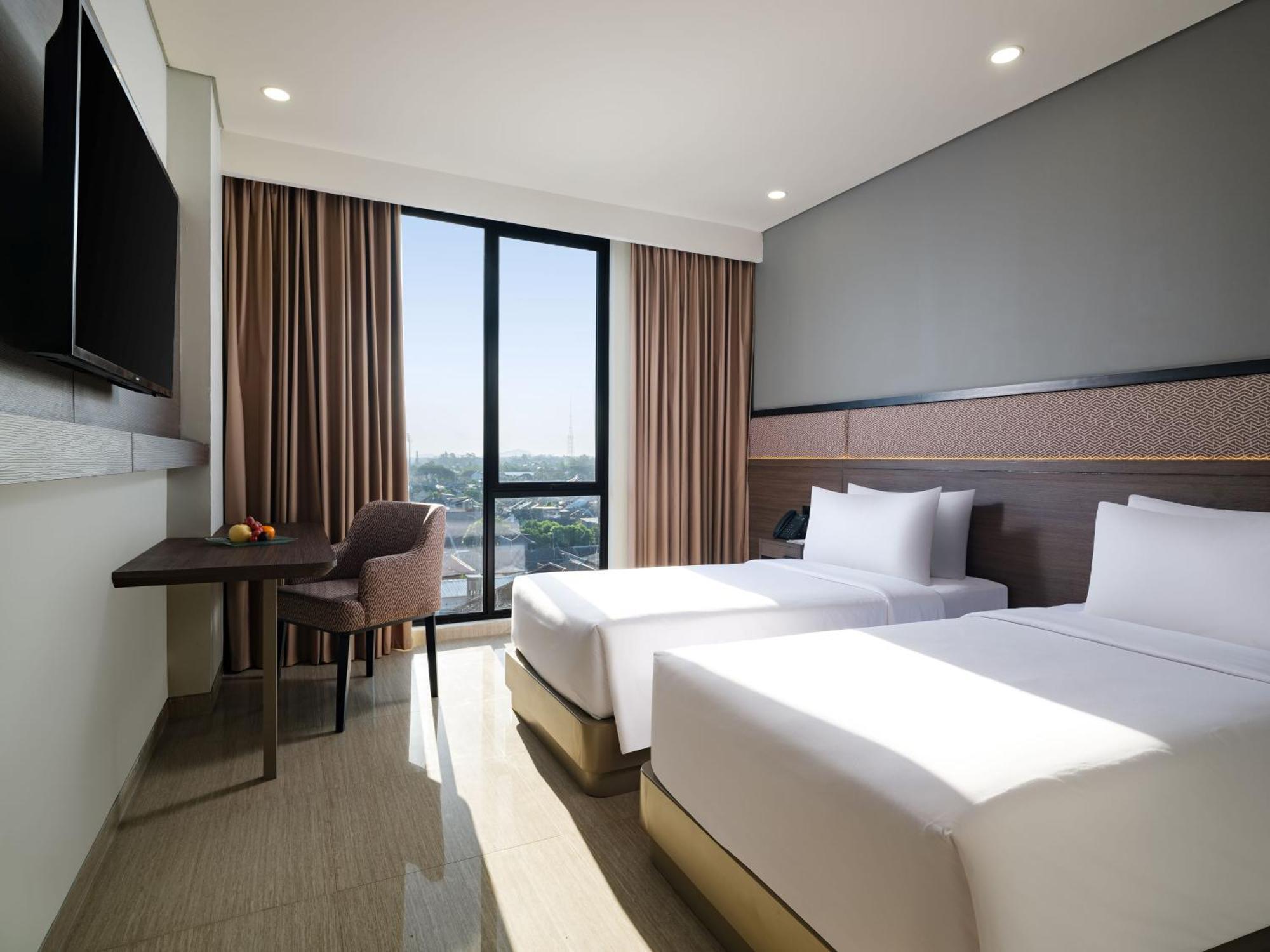 Hotel Santika Blitar Exteriör bild