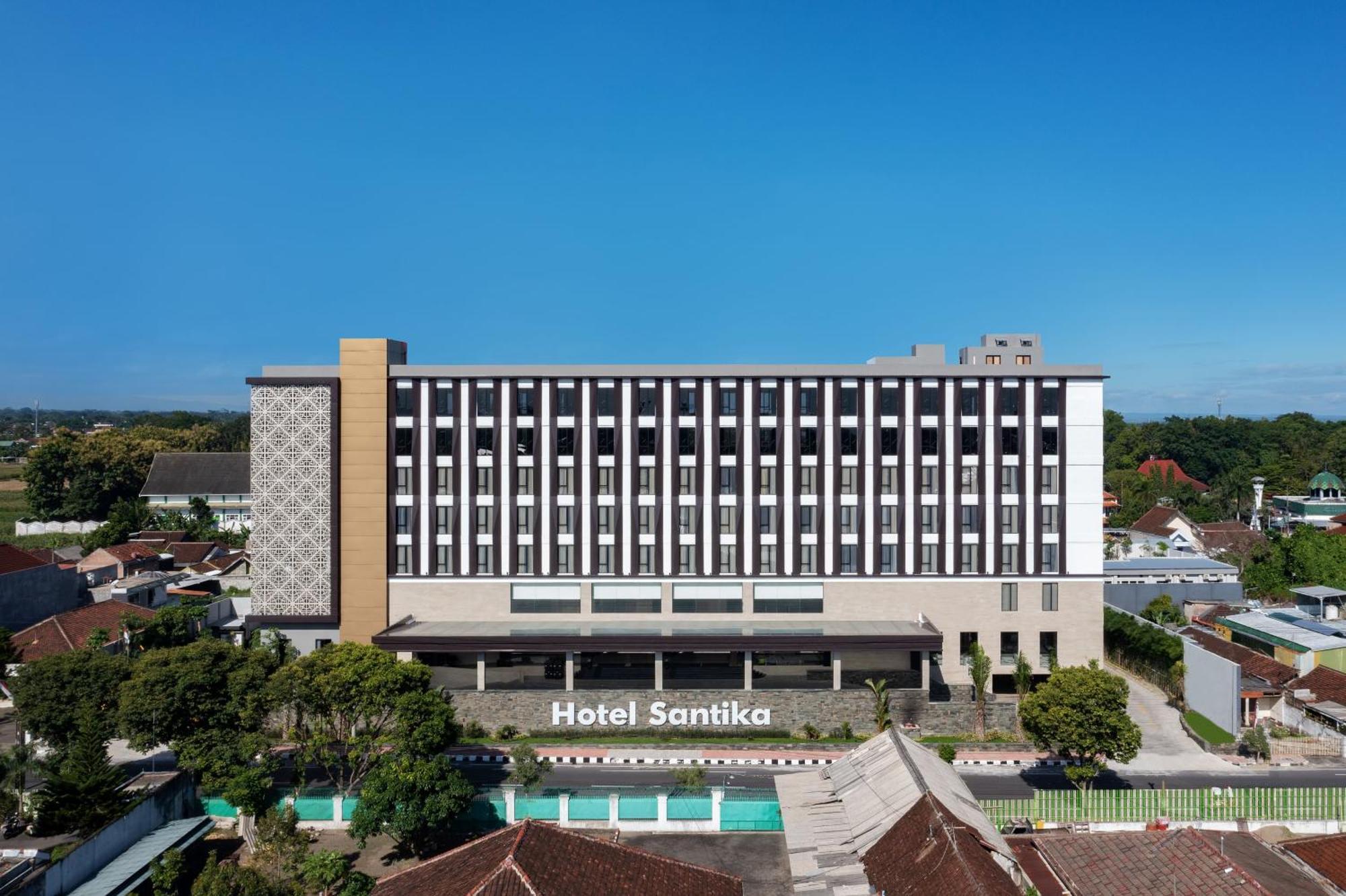 Hotel Santika Blitar Exteriör bild