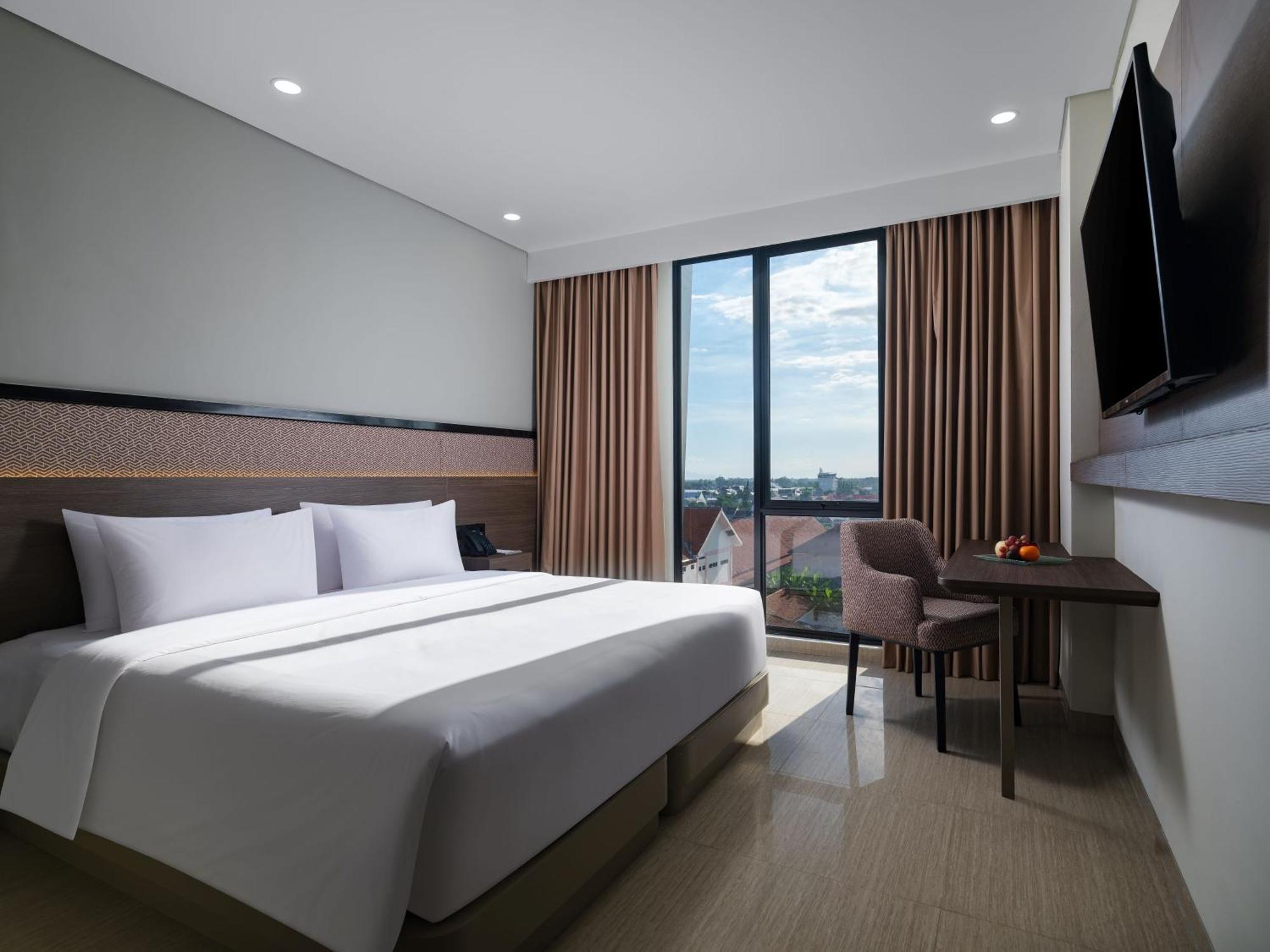 Hotel Santika Blitar Exteriör bild